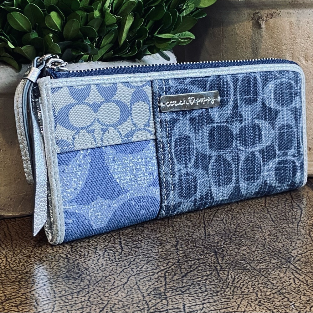 Coach Poppy Signature Blue Denim Full Zip Wallet - Picture 13 of 13